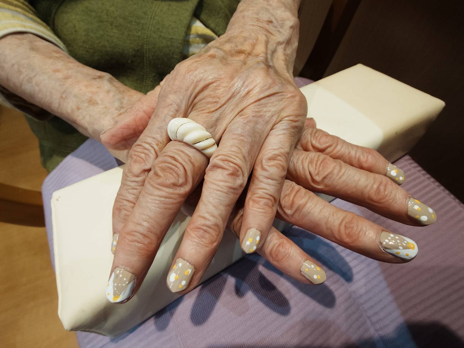 お湯で落とせる水性ネイル